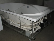 Вана върху метална рамка