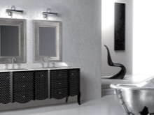 Baie gri cu accente negre