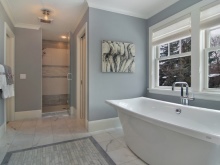 Nuanțe deschise de gri pentru baie