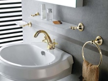 Baie gri cu accesorii aurite