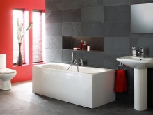 Baie - alb, gri și roșu