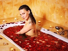 Bath with many rose petals
