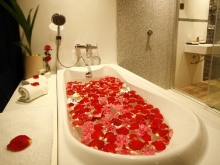 Beautiful bath with roses