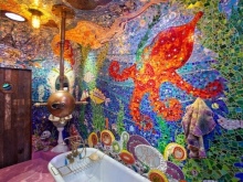 Bogate barve v navtični kopalnici