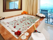 Braškės ir šampanas.