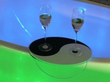 Rinkinys dviem su vyno taurių stovu