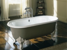 Μπανιέρα από χυτοσίδηρο που τοποθετείται στο πόδι