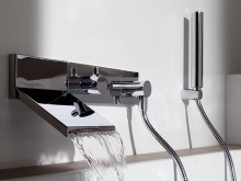 Skrita stenska mešalna baterija s slapom