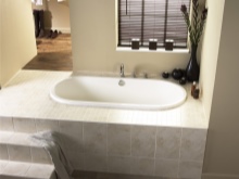 Imituojama įleidžiama vonia grindyse