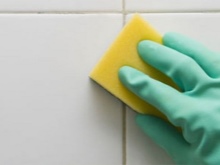 Remoção de sujidade das juntas de azulejo