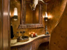 Dekorerade putsade badrumsväggar