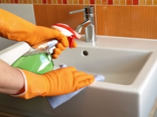 Lavaggio lavabo in bagno