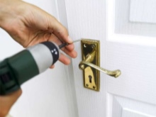 Uksekäepideme paigaldamine