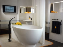 Freestanding acrylic bathtub 