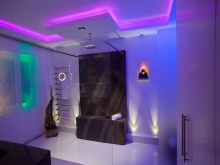 Bakgrundsbelyst badrumsdesign