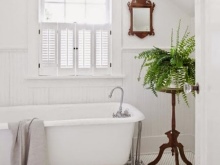 Fern til badeværelse med vindue