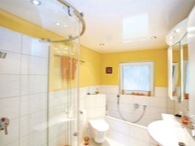 Stretch katto kylpyhuoneeseen