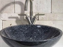 Wastafel van granietsteen 