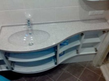 Diskbänkar av konstgjord sten