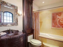 Décorer l'intérieur d'une salle de bains avec des lavabos en pierre naturelle