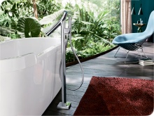 Lattialle asennettava sekoitin