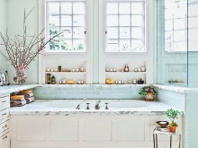 Svetlo modra kopalnica