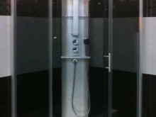 Dvoročne pipe v tuš kabini