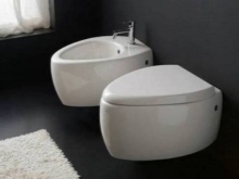 Installation av väggmonterad toalett