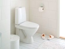 tualeto atliekos ant klozeto dubens