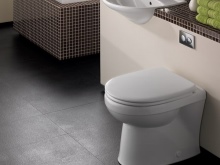 WC su paslėptu bakeliu privalumai