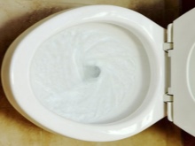 Tölcséres WC ferde öblítéssel