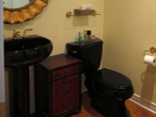 Черни тоалетни за окачване на стена