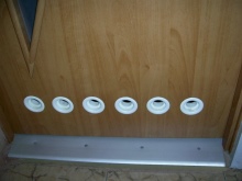 Badezimmertür mit Lüftungsschlitzen