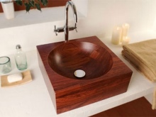 Kylpyhuoneen täyspuinen tiskipöytäpesuallas