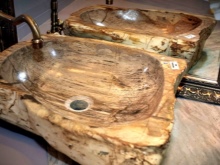 Puinen työtaso kylpyhuoneen pesuallas 