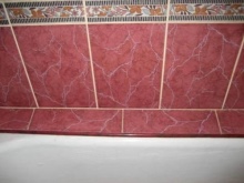 Kako zapolniti vrzel med robom kadi in steno