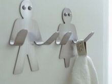 Atviras rankšluosčių laikiklių montavimas vonios kambaryje