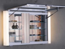 Badrumsspegelskåp med ljus