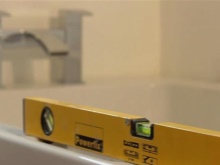 Installation av gjutjärnsbadkar på piedestaler