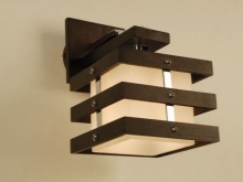 木製の浴室用照明器具