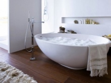 Vabalt seisev vann ebatavaliste vormidega