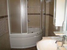 Συρόμενη γωνιακή οθόνη μπανιέρας