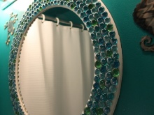 Consigli per installare uno specchio fatto con le proprie mani in bagno