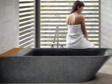 Baie pătrată în formă de castron