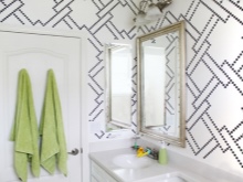 Stencil joonistus vannitoas seinal