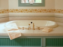 Stencili kujundused seinapiiridena vanni seintel