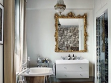 Vasca da bagno con piede barocco