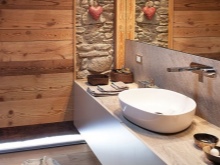 Badrum i chalet med stenmöbler