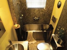 Kopalnica z umivalnikom iz nerjavečega jekla, kadjo in WC