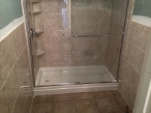 Sprchový kout s nízkou vaničkou - instalace dveří krytu